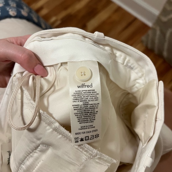 White Aritzia Wilfred Shorts Size 2 - Picture 3 of 5